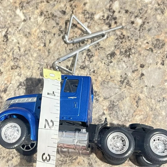 Dicast Semi Truck Blue - Picture 11 of 13